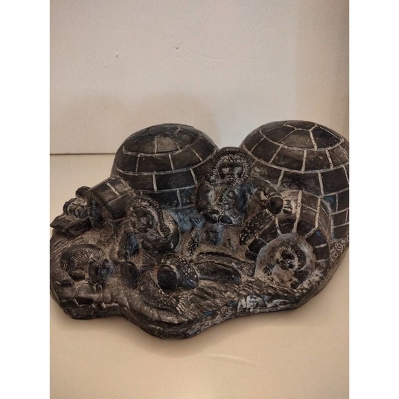 Nuvuk Eskimo Family Stone Carved Figurine. - Picture 7 of 7